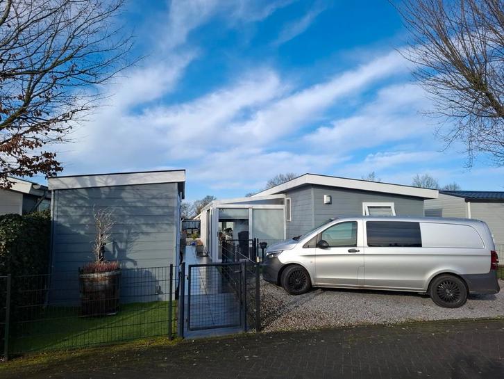 Mooi chalet met royale serre te koop in Chaam(Noord Brabant), Huizen en Kamers, Recreatiewoningen te koop, Noord-Brabant, Chalet