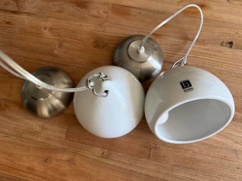 Set van 2 Broste Copenhagen hanglampen, wit keramiek, Ophalen of Verzenden, Zo goed als nieuw, Overige materialen, Minder dan 50 cm