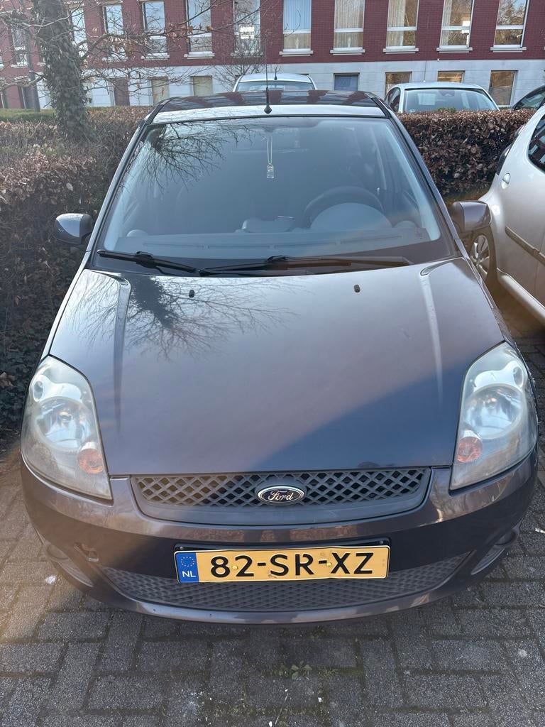 Ford Fiësta 1.3 8V 5DR 2006 Grijs, Auto's, Ford, 1299 cc, Stof, 40 €/maand, 4 cilinders