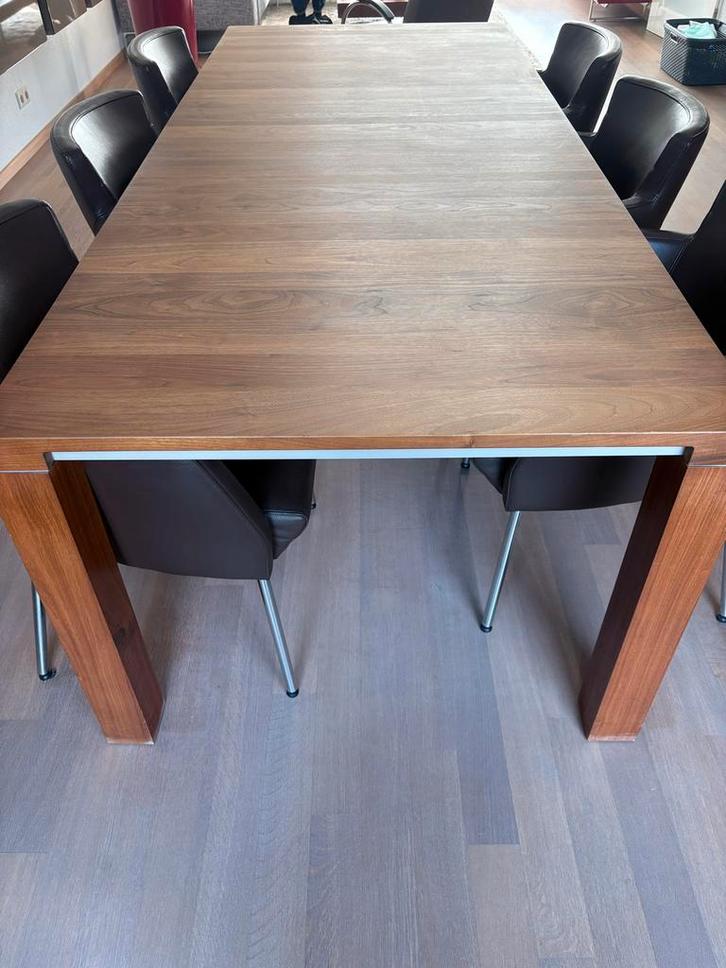 Leolux eetkamertafel 240x100 cm Amerikaans noten olie, Huis en Inrichting, Tafels | Eettafels, Zo goed als nieuw, 100 tot 150 cm