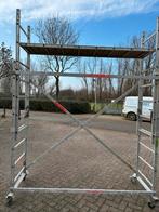 Smalle schuifsteiger te koop met een werkhoogte van 4 meter., Doe-het-zelf en Verbouw, Steigers, Ophalen, Overige typen, Minder dan 2 meter