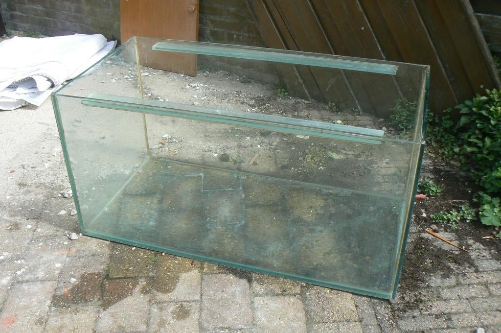 Gratis Aquarium/Kweekkast met onderstel 100x50x50, Dieren en Toebehoren, Vissen | Aquaria en Toebehoren, Ophalen, Gebruikt, Leeg aquarium