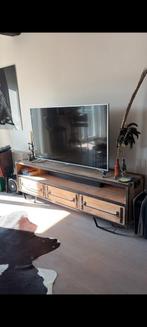 Philips 55” 4K Ambilight TV (3-zijdig) + wandbeugel, Ophalen, 25 tot 50 cm, Minder dan 100 cm