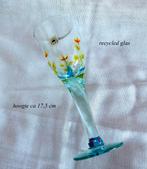 fraai glas van recycled glas met fleurige motiefjes, Ophalen