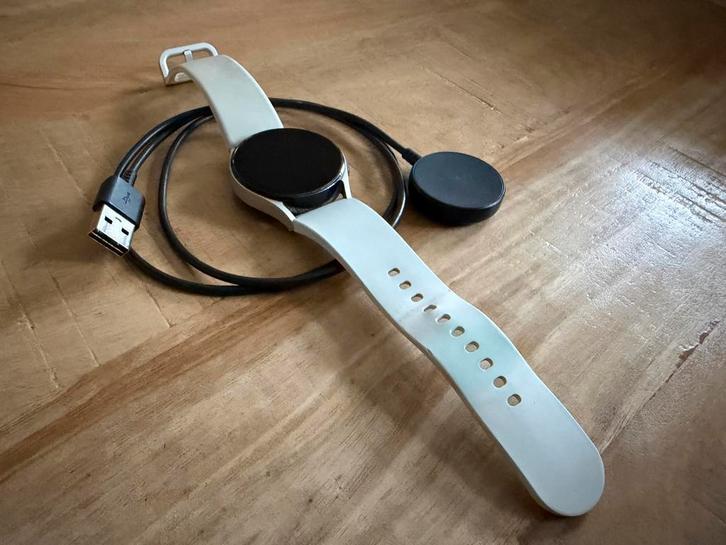 Samsung Galaxy Watch 4, Sieraden, Tassen en Uiterlijk, Smartwatches, Gebruikt, Android, Zilver, Afstand, Calorieverbanding, Conditie