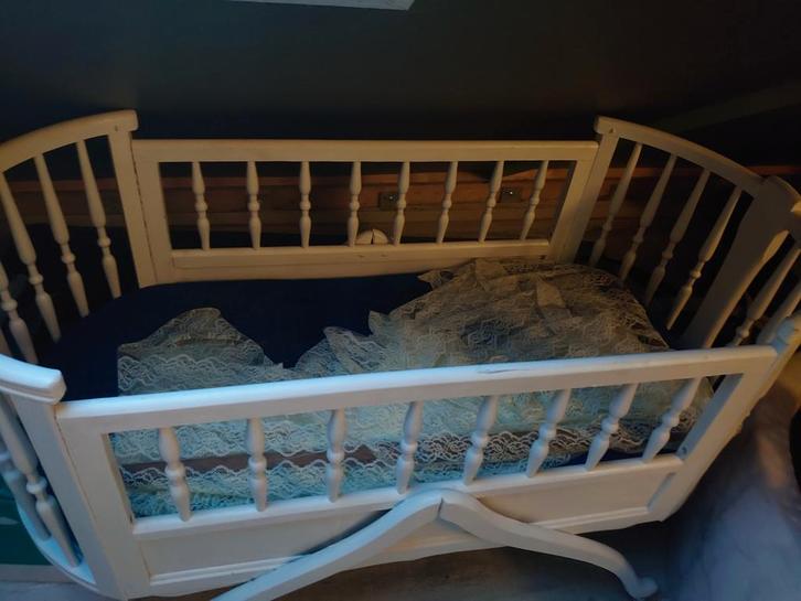 Wieg met aerosleep matras, Kinderen en Baby's, Kinderkamer | Bedden, Zo goed als nieuw, Minder dan 140 cm, Minder dan 70 cm, Matras