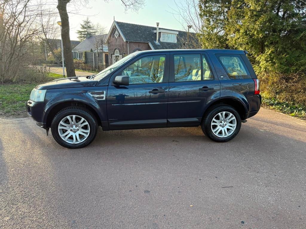 Land Rover Freelander 2.2 TD4 HSE / Navi / Xenon / Leder / A, Euro 5, Gebruikt, 4 cilinders, Blauw