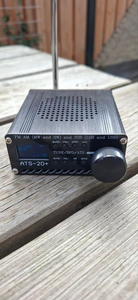 ATS-20+ Draagbare Wereldontvanger FM AM MW SW SSB, Ophalen of Verzenden, Zo goed als nieuw, Wereldontvanger