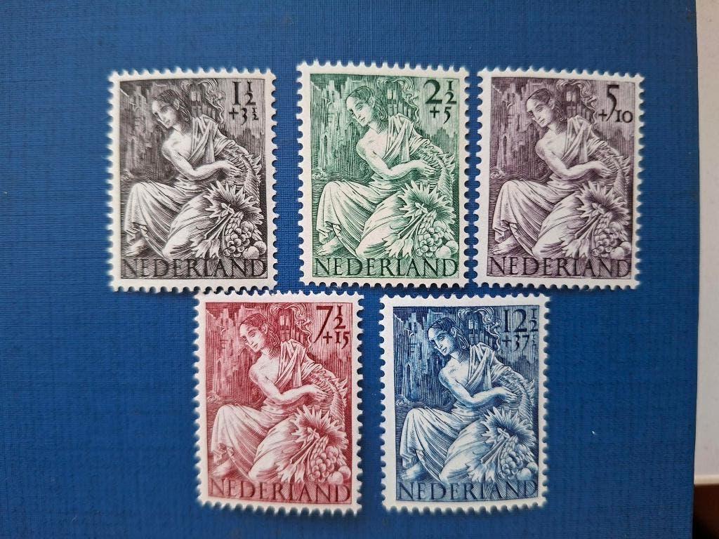 Postzegel NL 1946 PF Serie Nationale Hulp 19-04, Postzegels en Munten, Postzegels | Nederland, Ophalen of Verzenden, Na 1940, Postfris