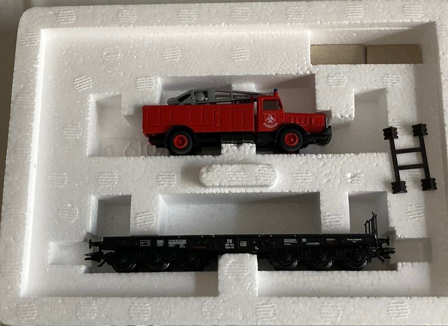 Märklin DB zwaartransporwagon met brandweerauto, Hobby en Vrije tijd, Modeltreinen | H0, Nieuw, Wagon, Wisselstroom, Märklin, Ophalen of Verzenden