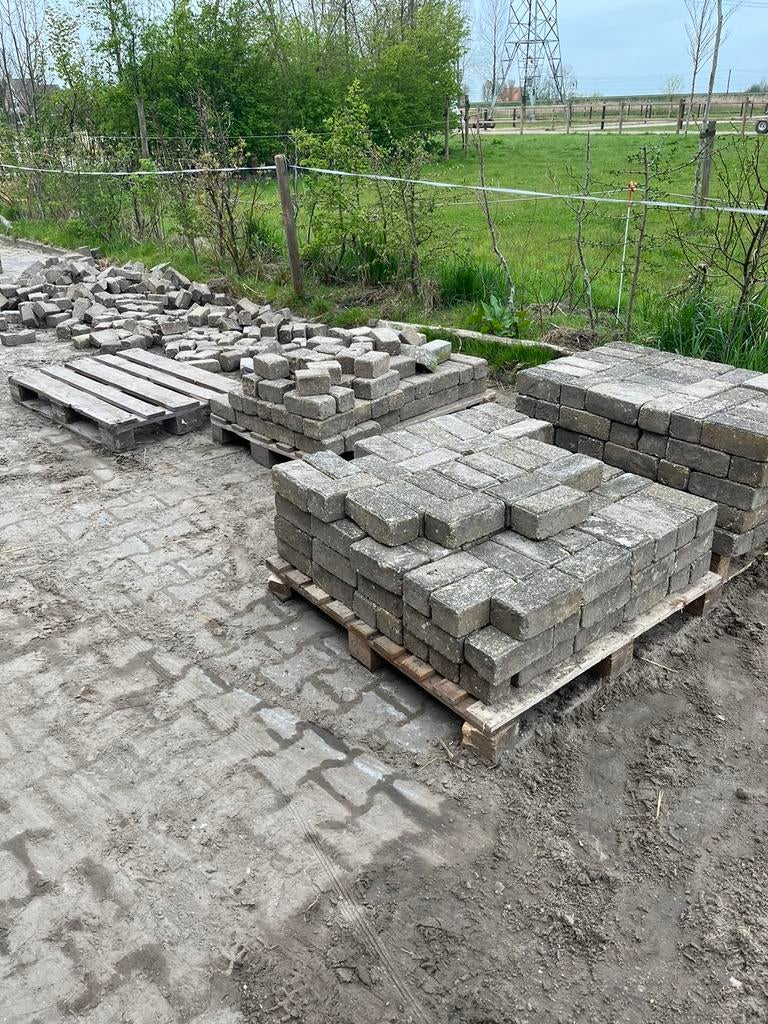 Ongeveer 15m2 bkk klinkers op pelletjes gebruikt, Tuin en Terras, Tegels en Klinkers, Ophalen of Verzenden, Zo goed als nieuw