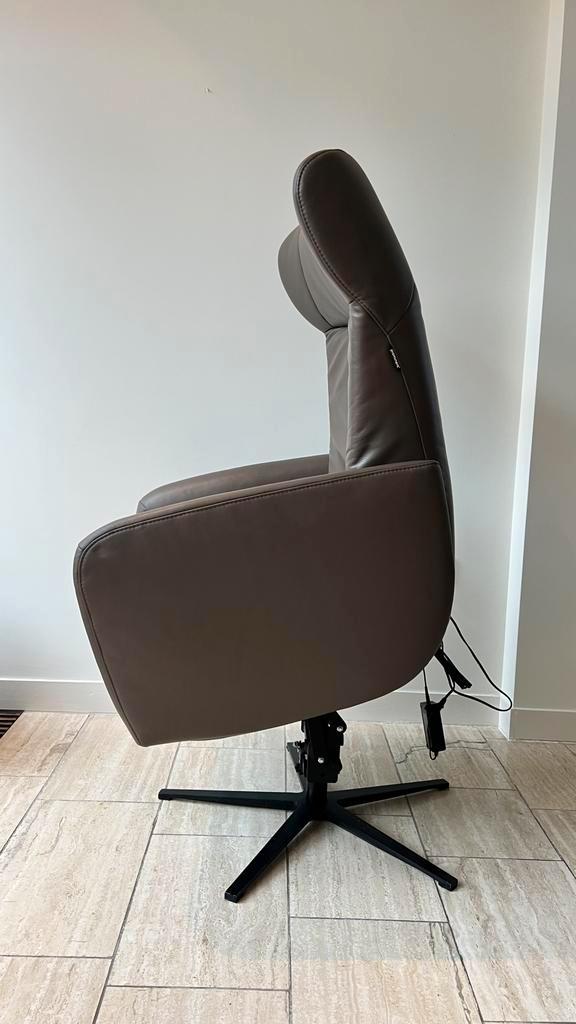 Prominent sta-op stoel op accu elektrisch leer bruin, Huis en Inrichting, Stoelen, Ophalen