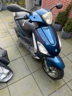 Piaggio fly, Fietsen en Brommers, Scooters | Piaggio, Ophalen of Verzenden, Zo goed als nieuw, Benzine, Fly