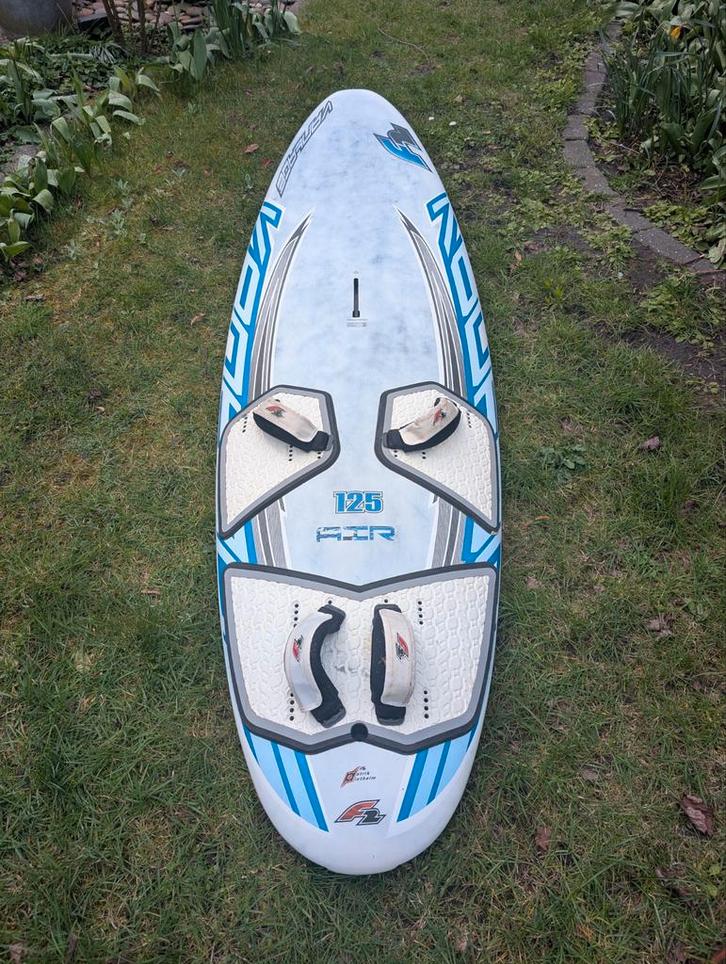 Complete windsurfset met F2 125 L board, Watersport en Boten, Windsurfen, Gebruikt, Complete set, 250 tot 300 cm, Met vin(nen)