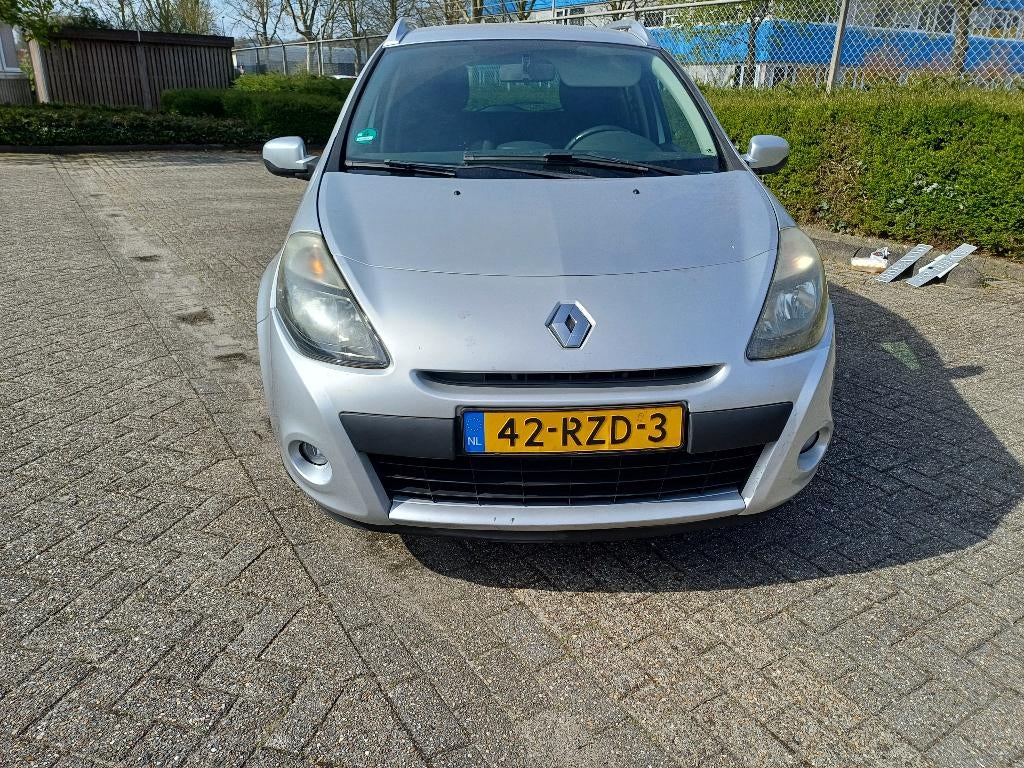 Renault Clio 1.2 16V 55KW Estate 2011 Grijs, Auto's, Voorwielaandrijving, 74 pk, 4 cilinders, 49 €/maand