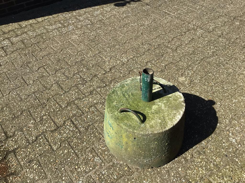 Parasolvoet van beton, 130 kg, Ophalen of Verzenden, Gebruikt, Parasolvoet