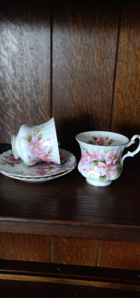 Royal Albert, Wild Rose servies: kopjes en schoteltjes, Ophalen