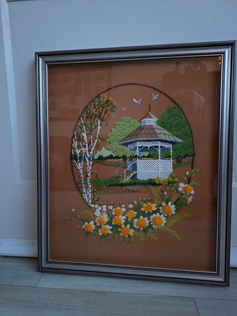 Vintage Geborduurd Schilderij - Romantische Tuinscène.Pracht, Ophalen of Verzenden, Overige typen