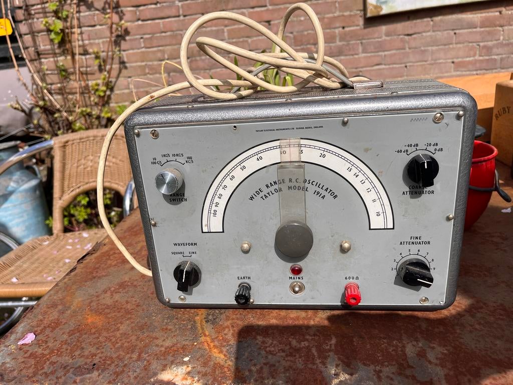 Vintage Taylor Wide Range R.C.S. Oscillator Model 191A, Ophalen
