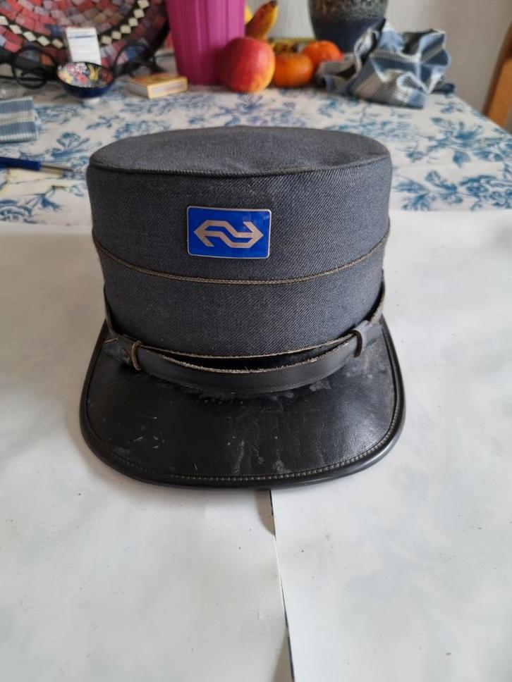 Nederlandse Spoorwegen: pet voor uniform dragend personeel, Verzamelen, Spoorwegen en Tramwegen, Ophalen of Verzenden