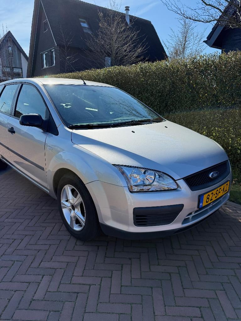 Ford Focus 1.6 74KW Wagon 2005 Grijs, Auto's, 1596 cc, 4 cilinders, 635 kg, 100 pk
