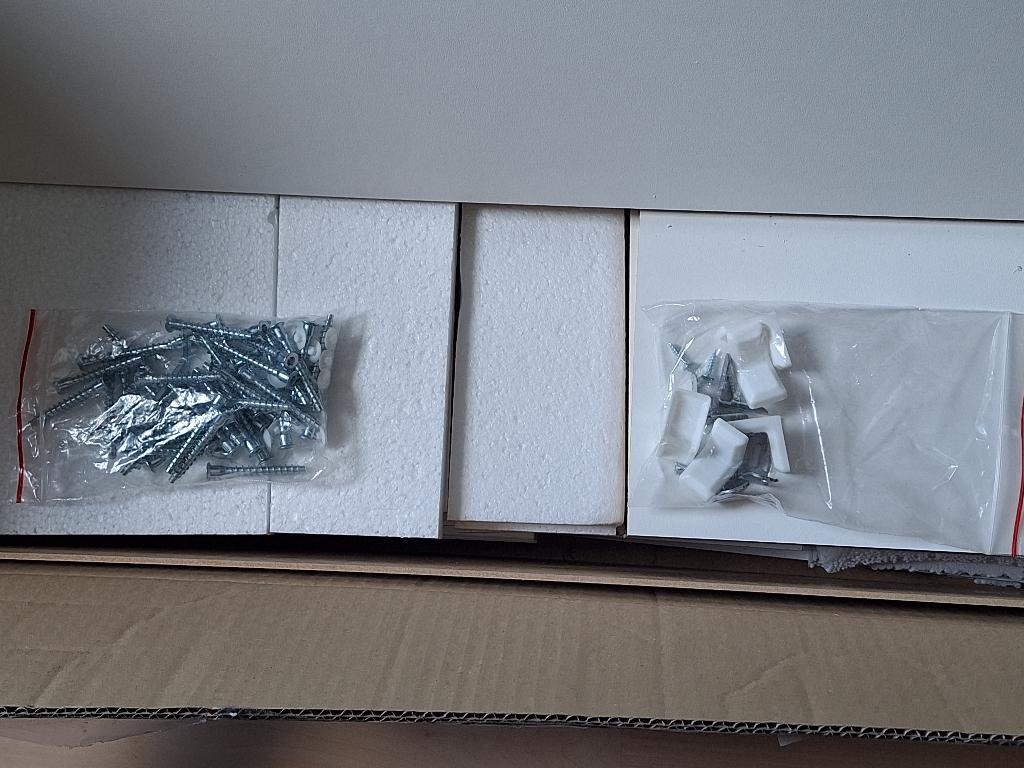 Wandrek KUBUTKU, Huis en Inrichting, Woonaccessoires | Wandplanken en Boekenplanken, Ophalen, Nieuw