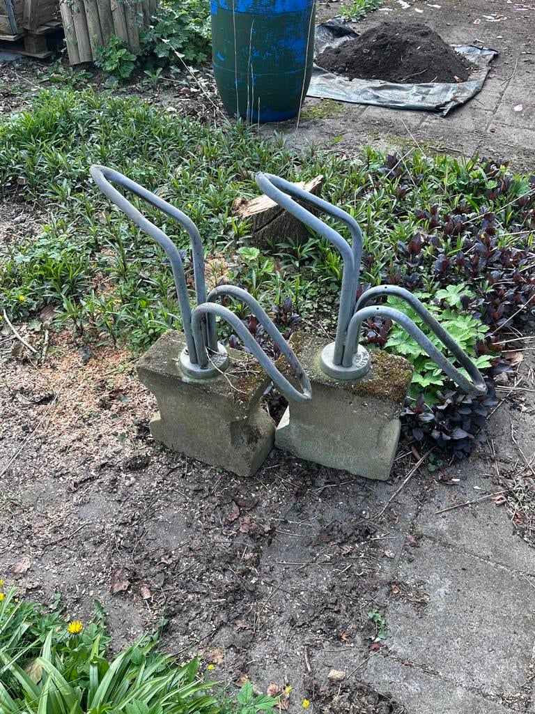 Gratis 2 Fietsenrekken, Fietsen en Brommers, Fietsaccessoires | Fietsenrekken, Ophalen of Verzenden, Gebruikt