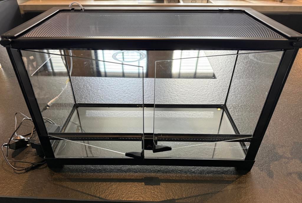 Terrarium 51x25x30 cm, inclucief chihiros led verlichting, Ophalen, Zo goed als nieuw, Terrarium of Paludarium