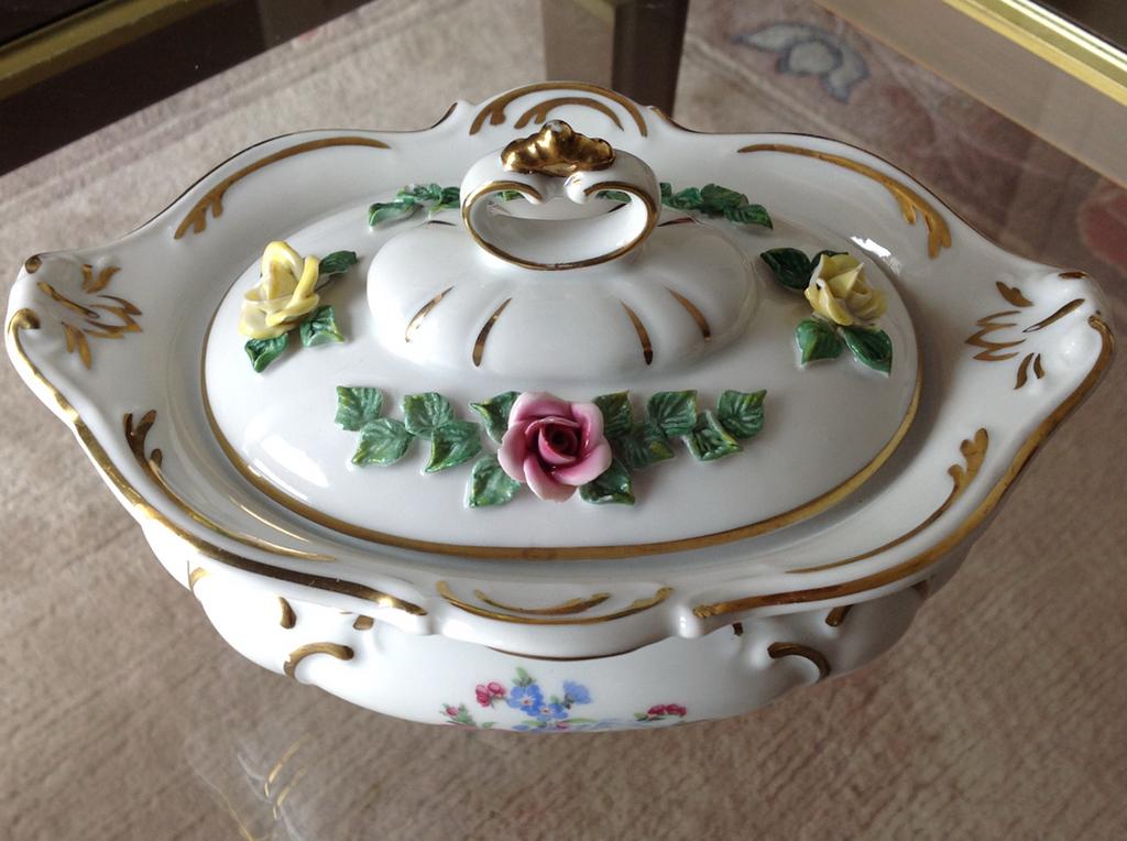 Dresden porseleinen dekseldoos/bonbonnière, Ophalen of Verzenden