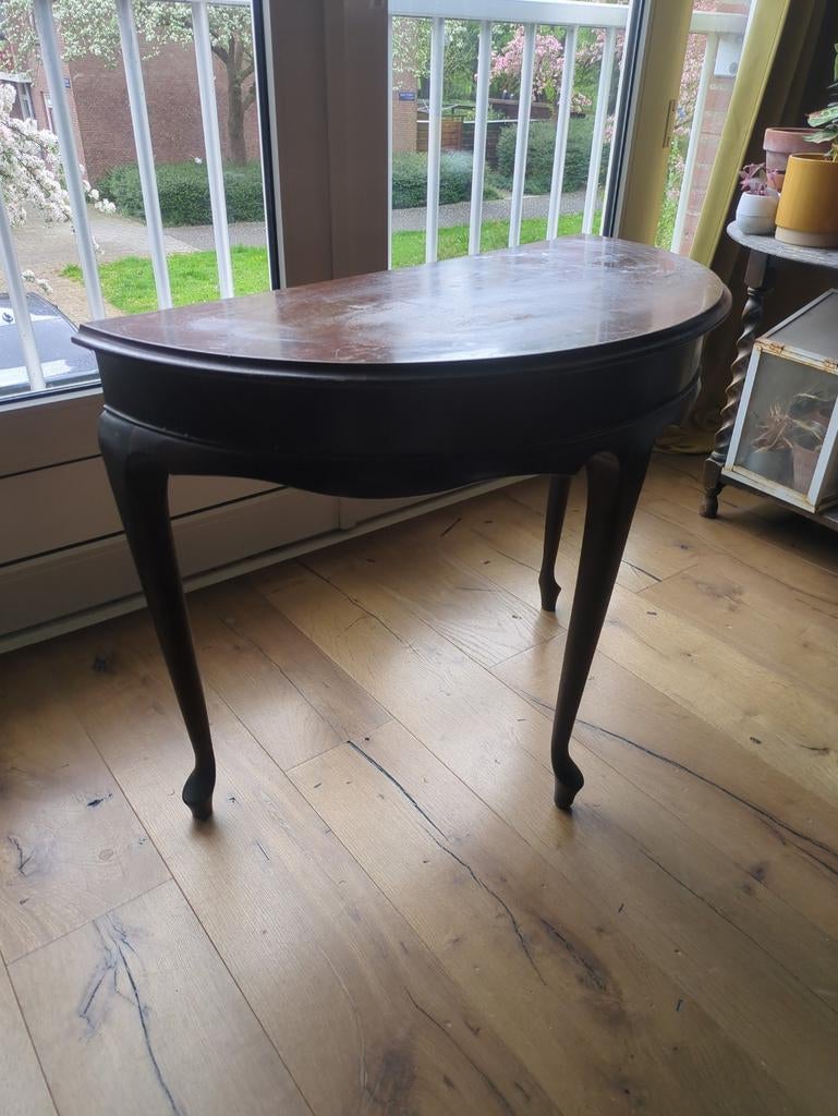 Halfronde bijzettafel, Ophalen