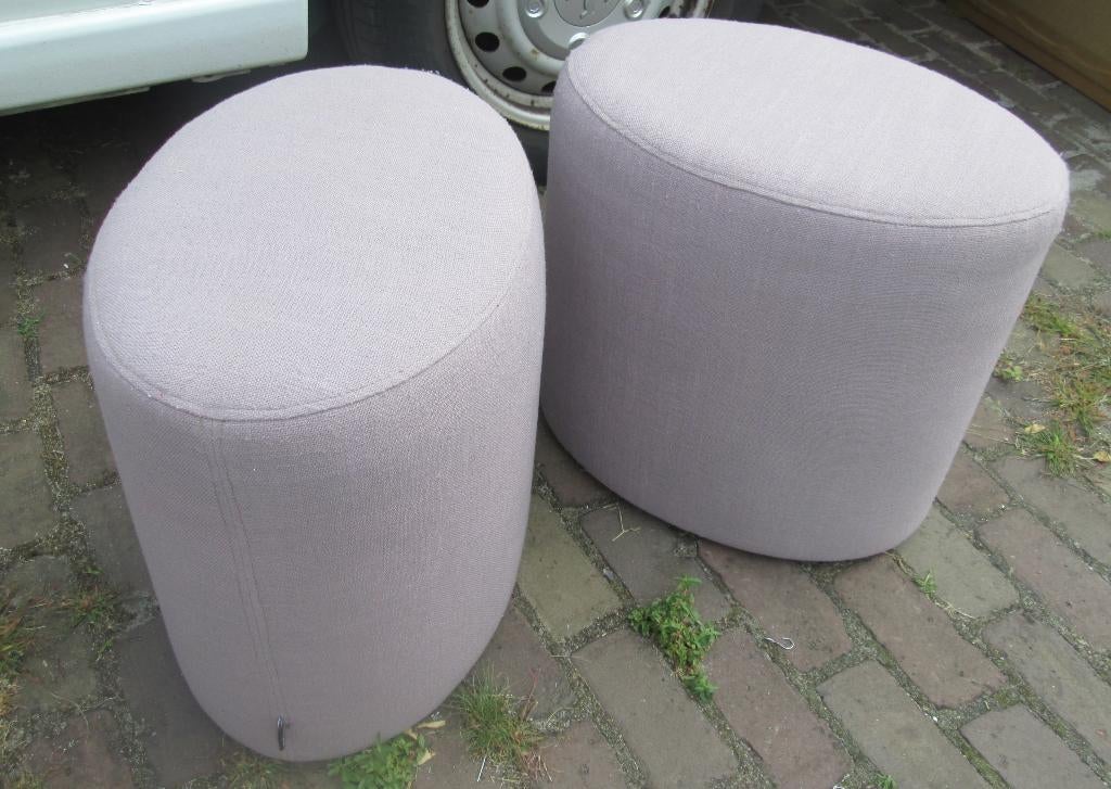 2 Prachtige Ovale Grijze Poefen - Passe Partout - 48x32x46, Ophalen, Minder dan 50 cm, Minder dan 50 cm, Zo goed als nieuw