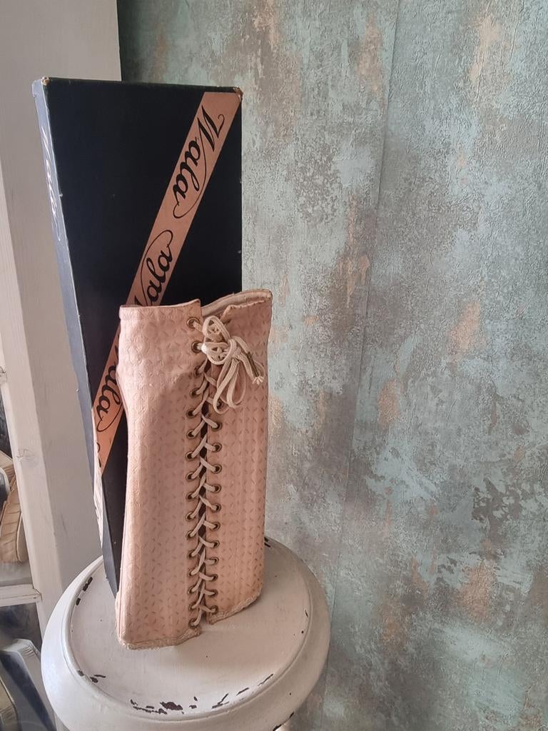 Corset met doos, Antiek en Kunst, Ophalen of Verzenden