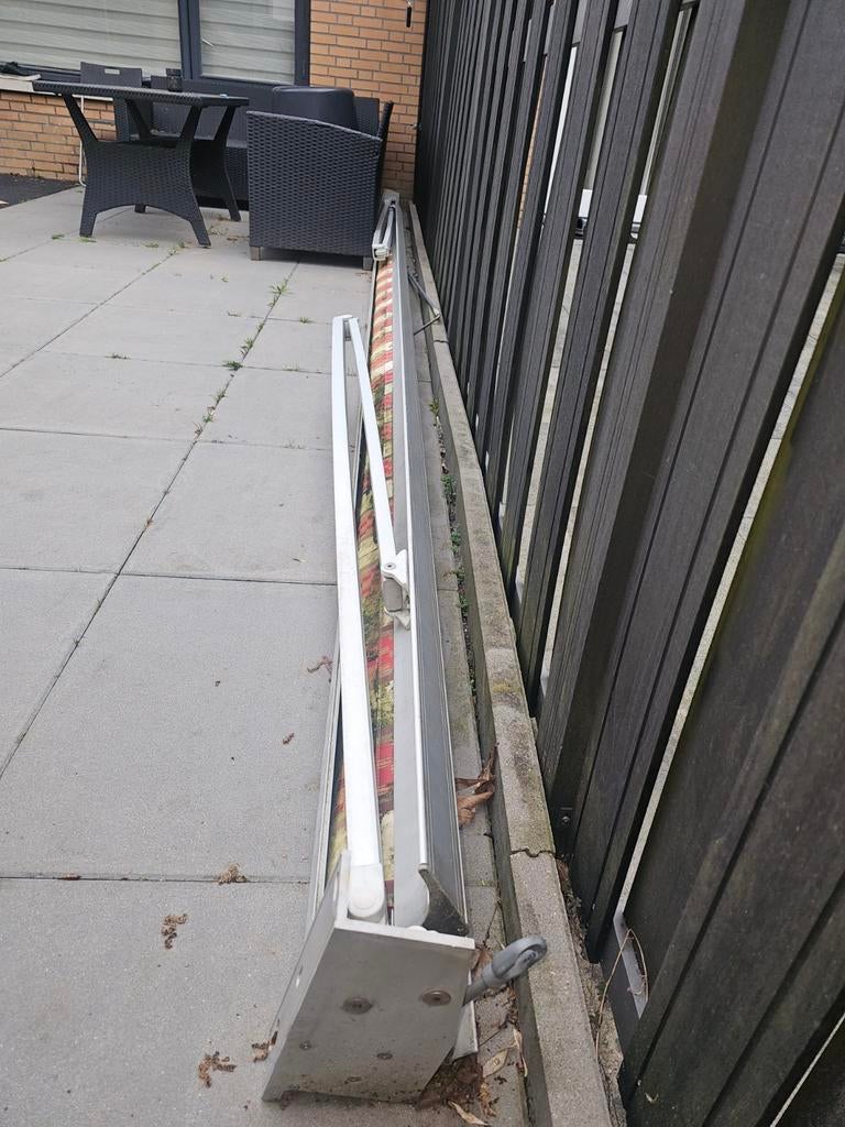 “Zonnescherm 520 cm – werkend – doek vervangen”, Ophalen of Verzenden, Gebruikt, Knikarmscherm