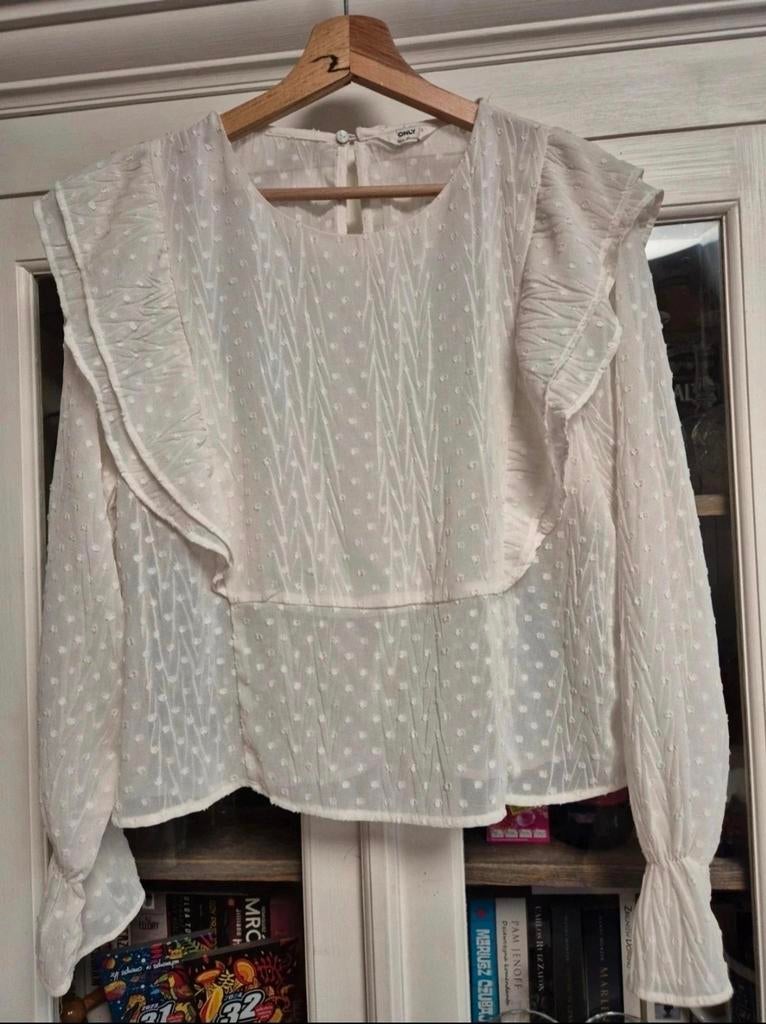 Witte blouse met ruches en stippen - Only, Kleding | Dames, Blouses en Tunieken, Only, Wit, Maat 42/44 (L), Ophalen of Verzenden
