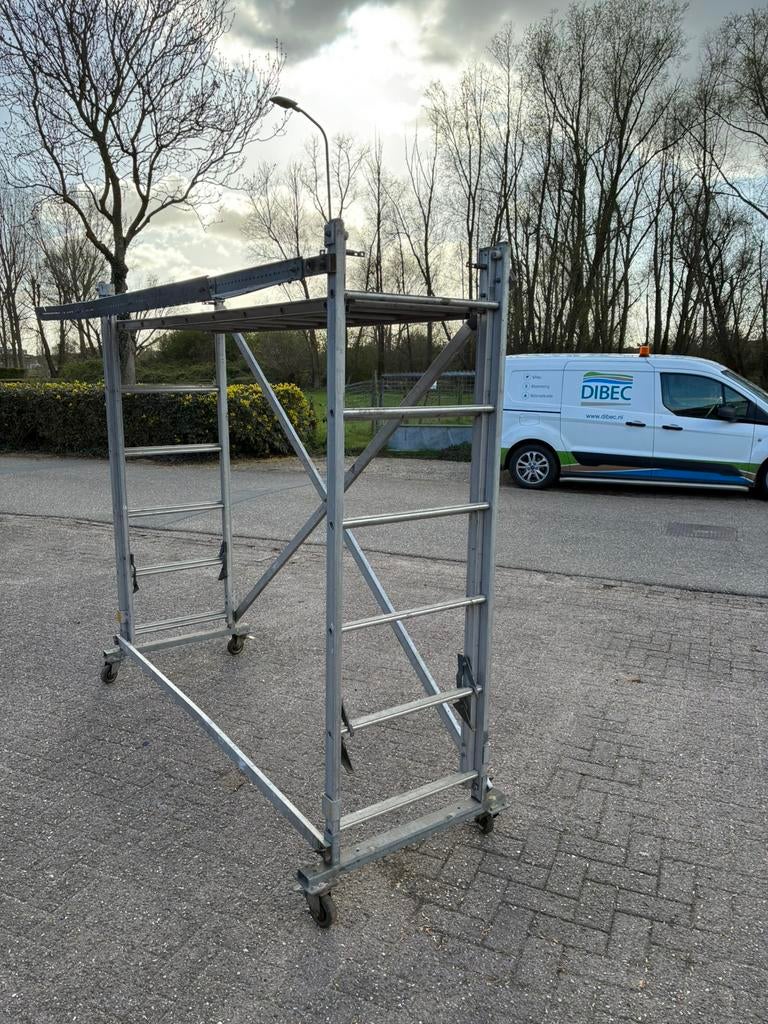 Smalle schuifsteiger te koop met een werkhoogte van 4.5 m, Doe-het-zelf en Verbouw, Steigers, Ophalen, Gebruikt, Rolsteiger of Kamersteiger