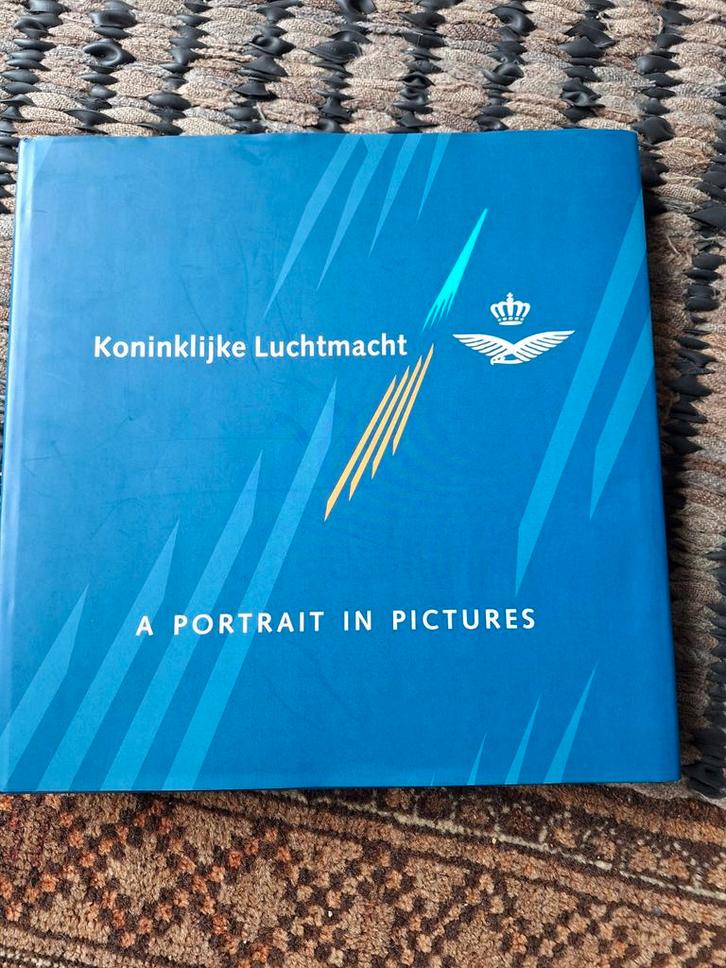Boek Koninklijke Luchtmacht: A Portrait in Pictures, Boeken, Oorlog en Militair, Ophalen of Verzenden