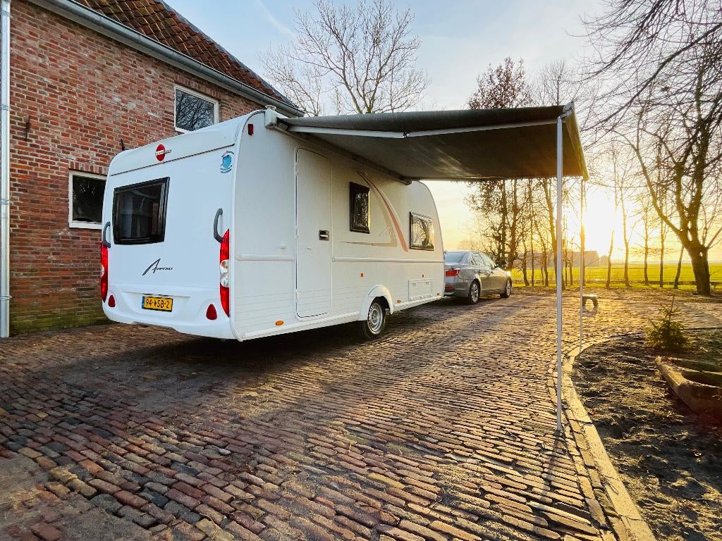 Bürstner Averso 2017 – BOVAG – Thule Luifel – Douche –Toilet, Rondzit, Particulier, Vast bed, Bürstner