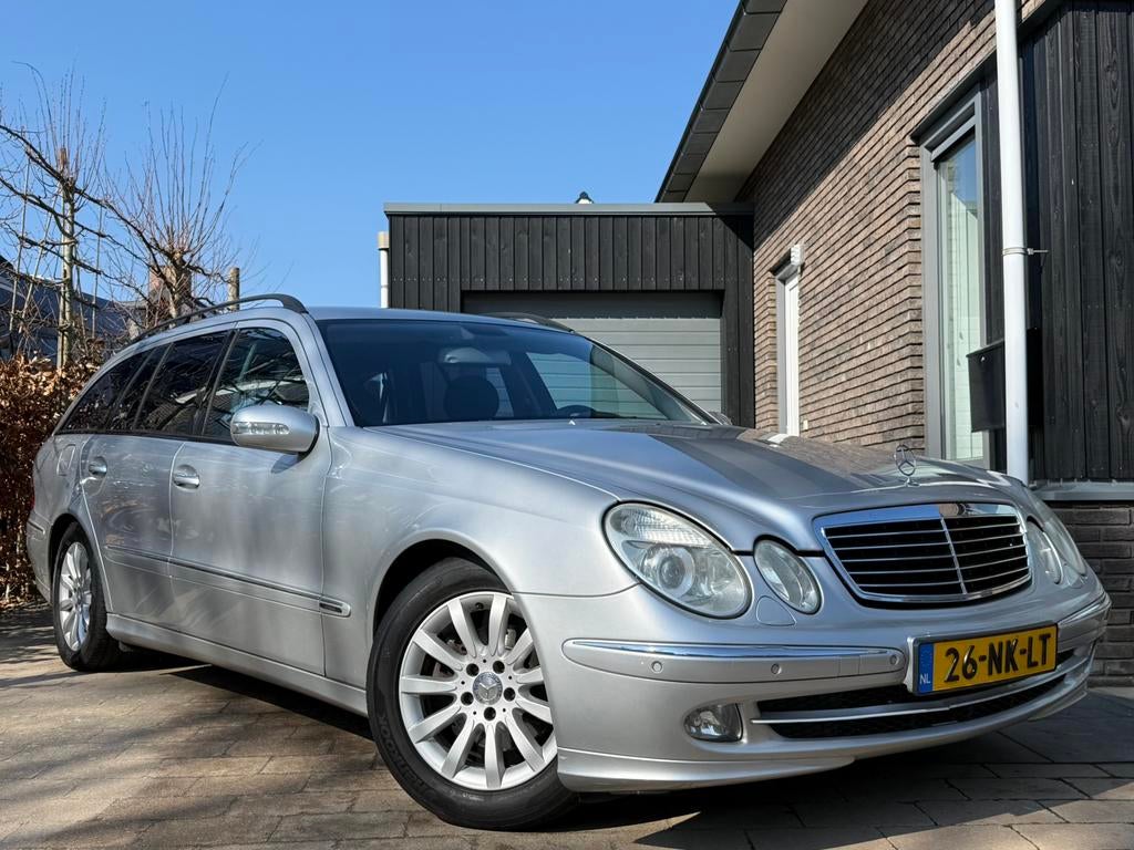 Mercedes-Benz E-klasse 200 AUTOMAAT LUCHTVERING 7 PERSOONS, Auto's, Mercedes-Benz, Automaat, Zwart, 4 cilinders, 163 pk