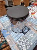 Pedaalemmer voor in de kast onder de aanrecht, Ophalen