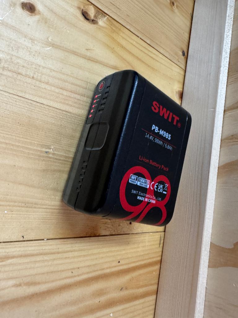 SWIT PB-M98S 98Wh , V-mount batterij accu, Ophalen of Verzenden, Zo goed als nieuw