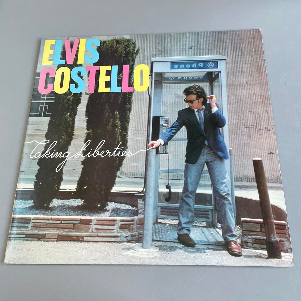 LP Elvis Costello - Taking liberties, Cd's en Dvd's, Vinyl | Rock, Ophalen of Verzenden, Zo goed als nieuw, 12 inch, Poprock
