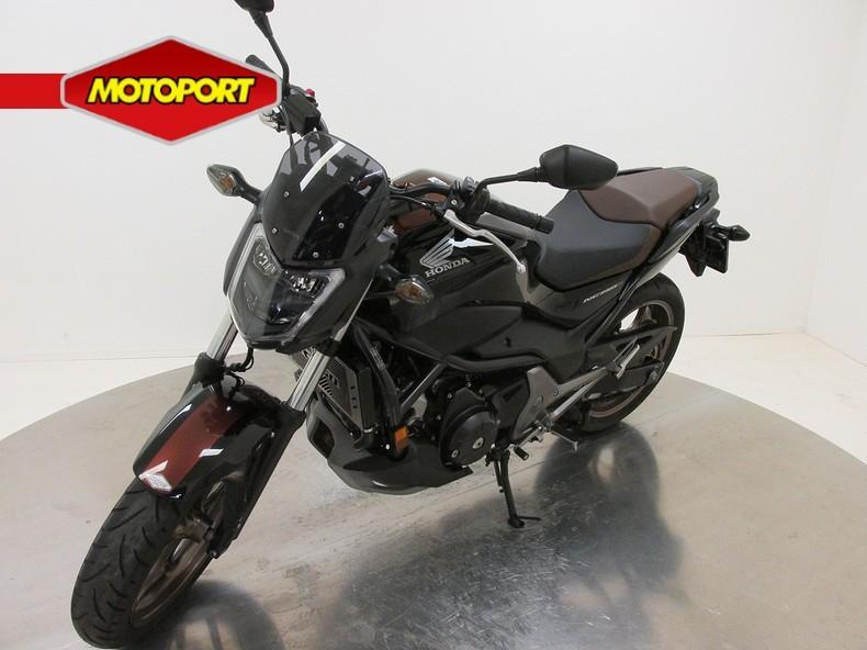 Honda NC750S (bj 2018), Bedrijf, Honda Nederland BV, Capronilaan 1
1119 NN  Schiphol-Rijk, NL, Info@honda.nl