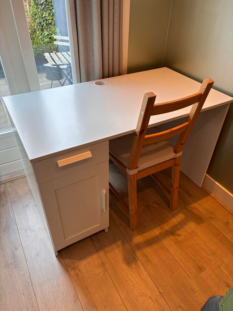 IKEA Brimnes bureau met stoel, Huis en Inrichting, Bureaus, Ophalen, Gebruikt, Met lades, Spaanplaat of MDF