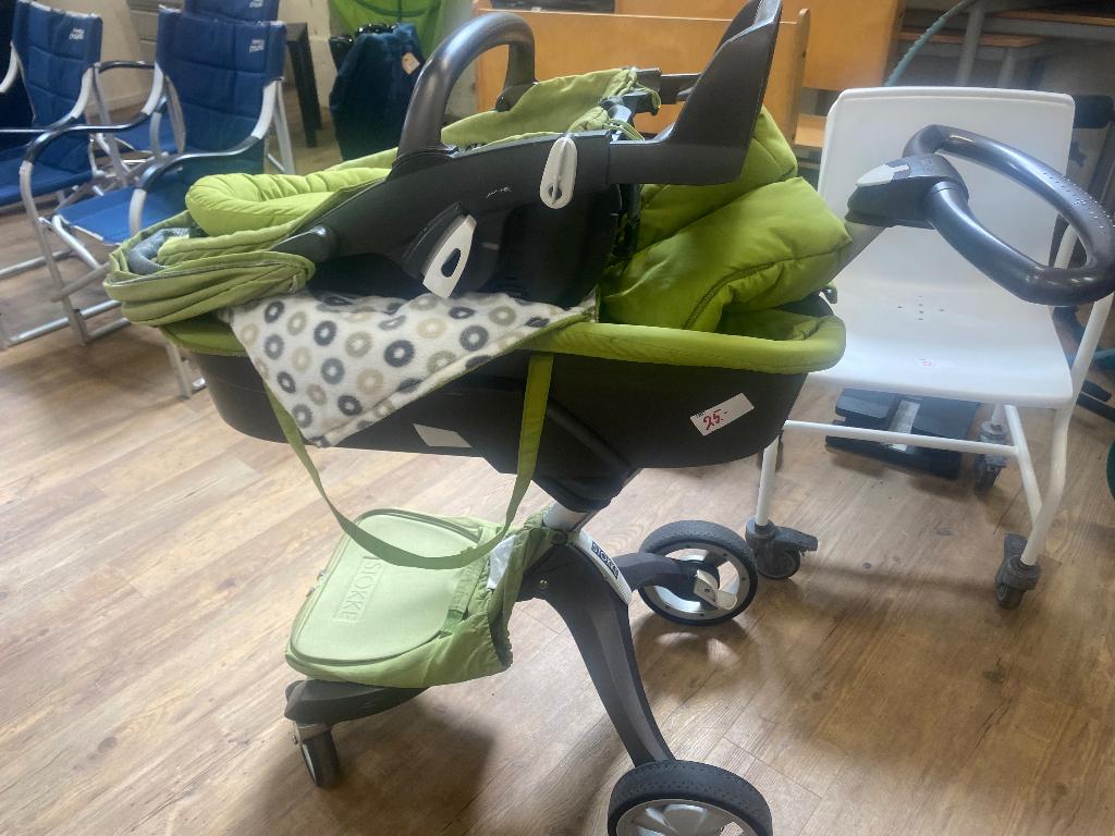 Te koop En Stokke Xplory v3 kinderwagen groene kleur, Kinderen en Baby's, Kinderwagens en Combinaties, Ophalen of Verzenden, Gebruikt