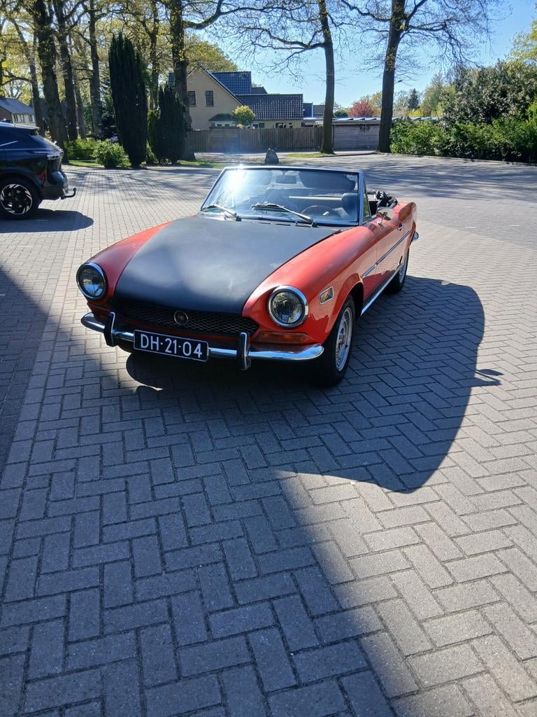 Fiat 124 1970 Rood bs abarth uitgevoerd, Auto's, Oldtimers, Navigatiesysteem, Achterwielaandrijving, Zwart, Cabriolet
