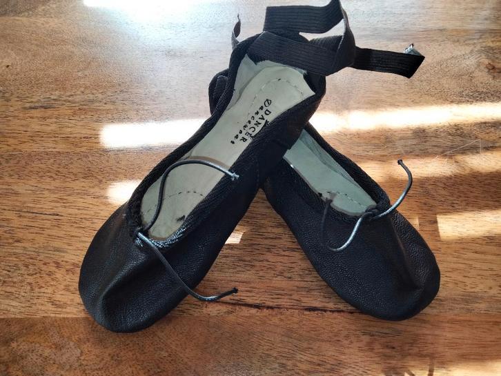 Partij nieuwe zwarte leren balletschoenen 104 paar, Sport en Fitness, Turnen, Nieuw, Turnpak(je), Maat 36 t/m 42, Ophalen of Verzenden