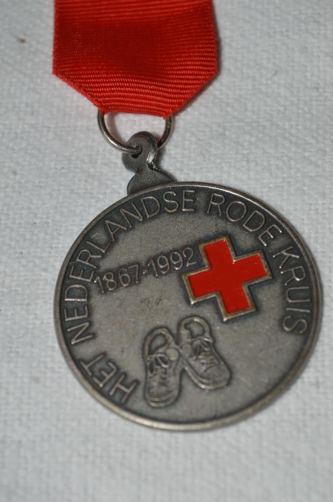 medaille 1867-1992 rode kruis jubileum wandel medaille, Ophalen of Verzenden, Overige materialen, Nederland