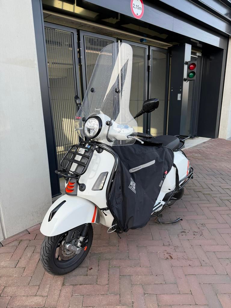 Vespa GTS SuperSport 300 HPE – Full Option – 4250km keyless, Motoren, Motoren | Piaggio, Particulier, Scooter, 12 t/m 35 kW, 1 cilinder