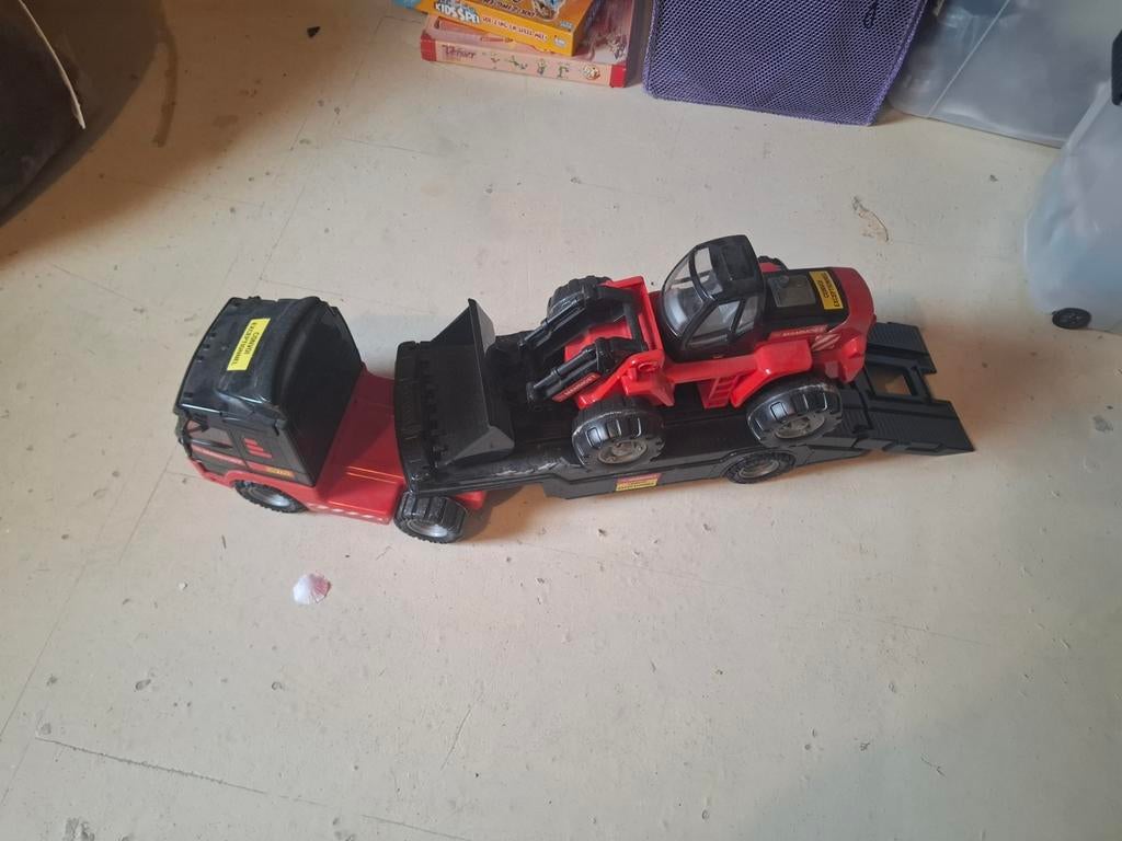 Mammoet Toys Volvo vrachtwagen met oplegger en shovel - 1:16, Ophalen of Verzenden