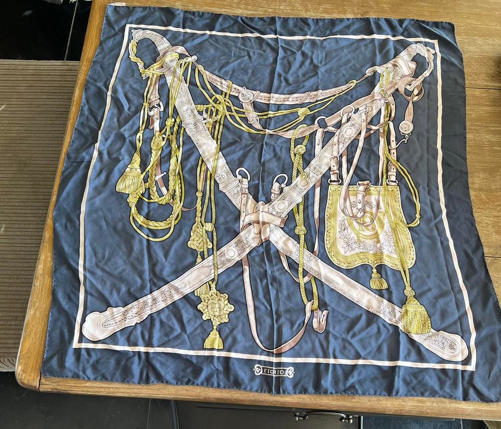Zijde sjaal FLORIO, Kleding | Dames, Mutsen, Sjaals en Handschoenen, Ophalen of Verzenden, Gedragen, Maat 46/48 (XL) of groter